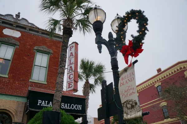 Dickens on Centre - Wreaths and Street Sign